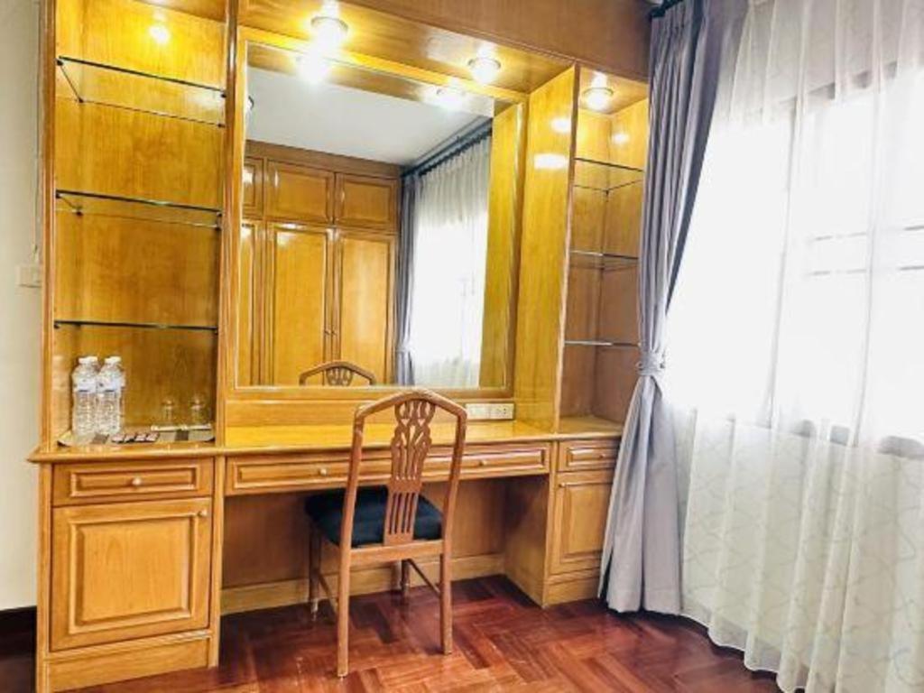 Meriton101 Банкок Екстериор снимка